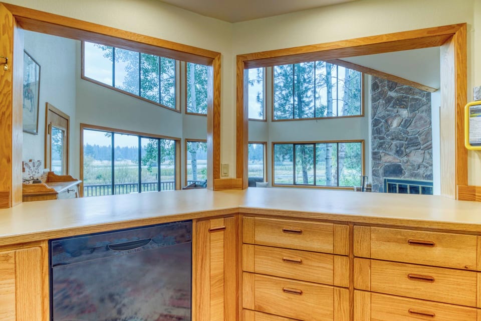 kitchen - Kitchen with view of meadow