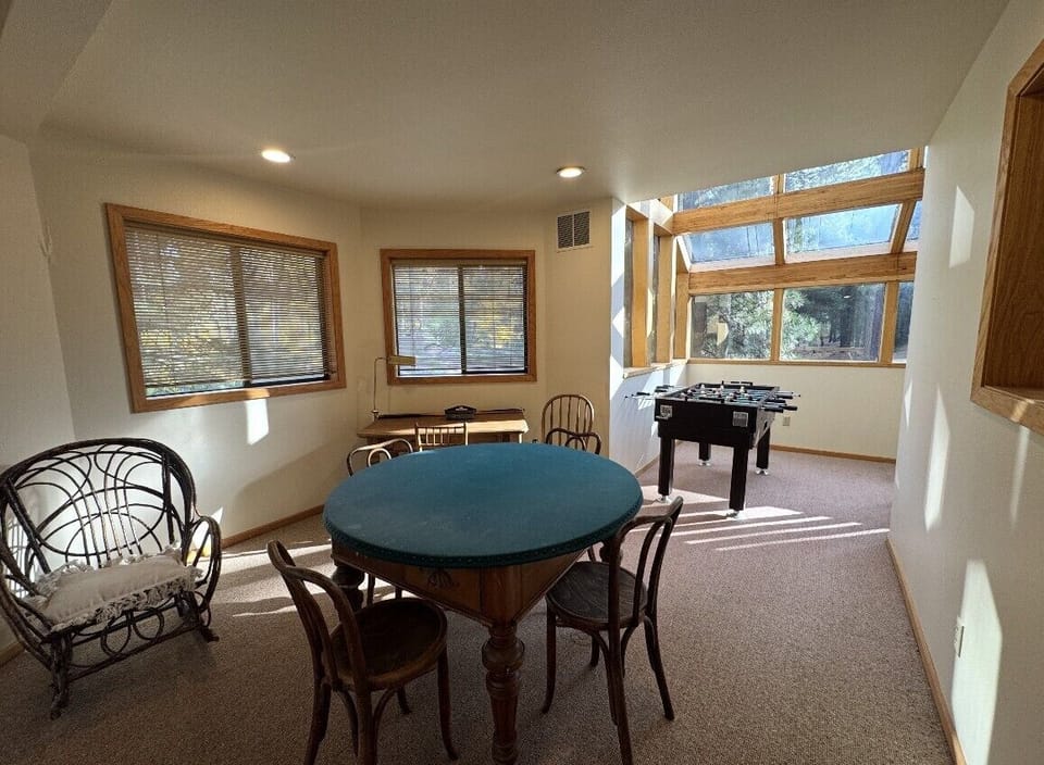 Poker Table