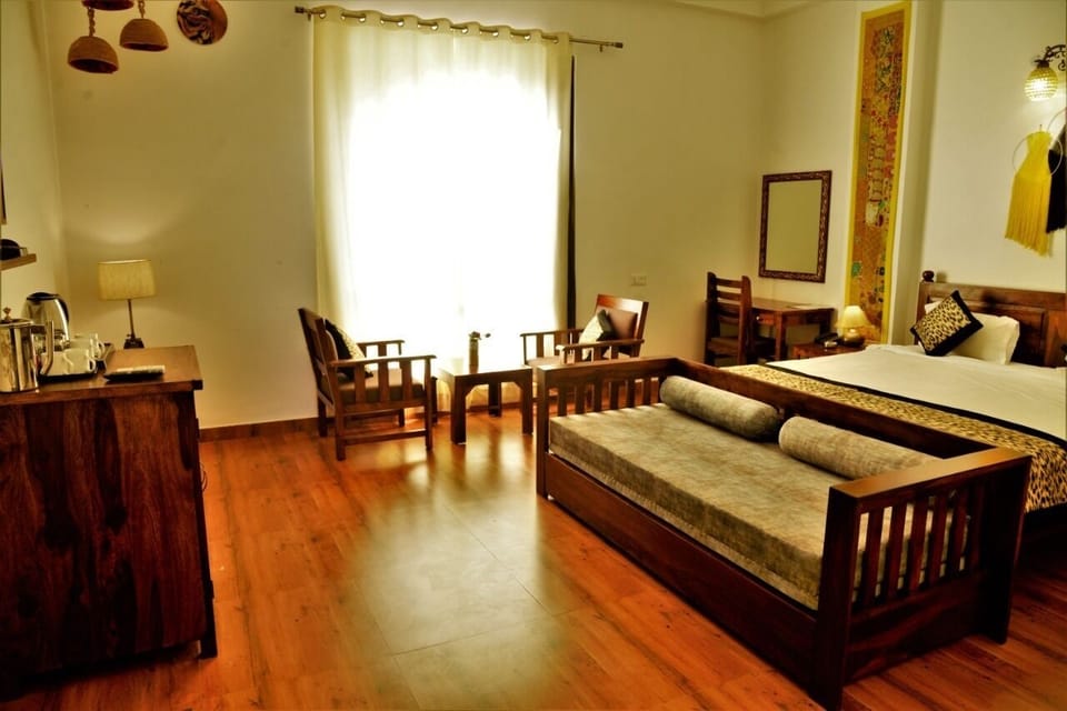 Deluxe Double Room | Desk, laptop workspace, WiFi (free), individually decorated