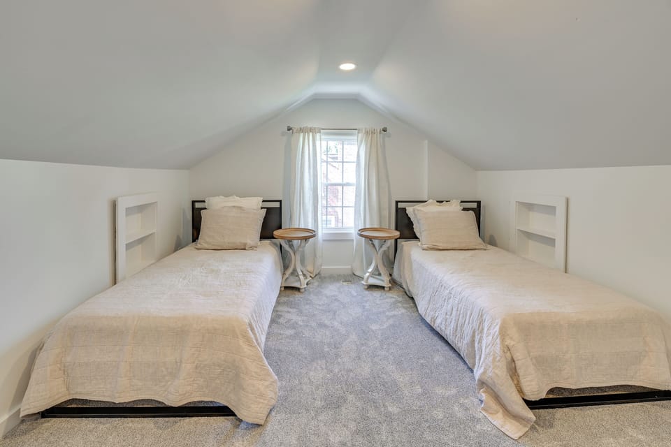 3 Mi to Dtwn: Updated Home w/ Hot Tub in Lexington Apartment in Lexington