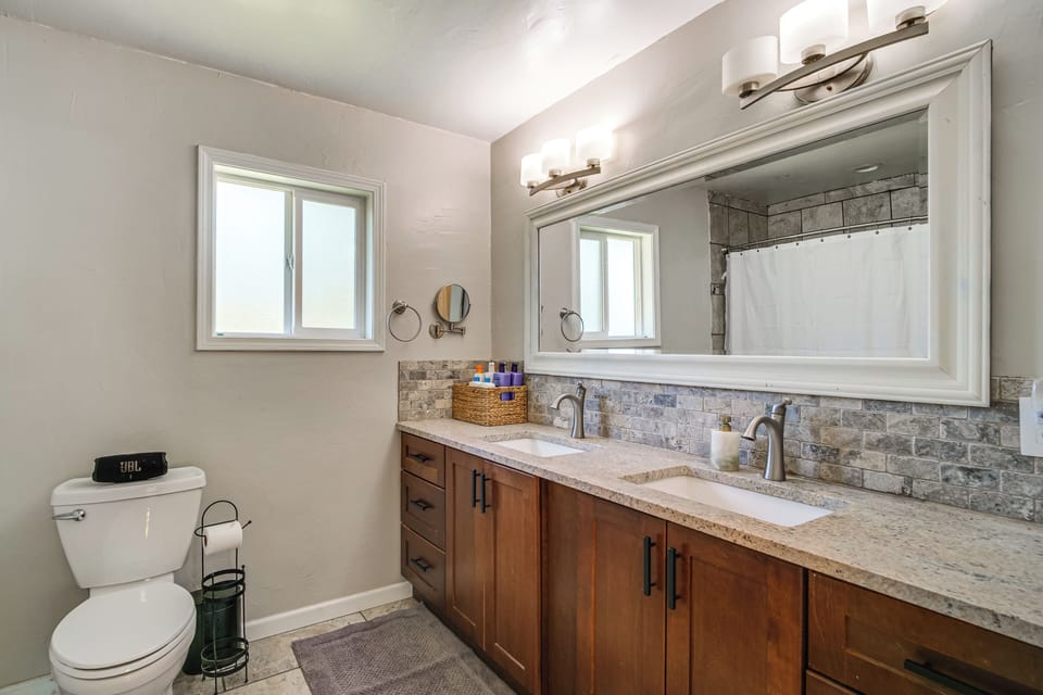 Walk to Rogue X: Medford Family Home w/ Large Yard Cottage in Medford