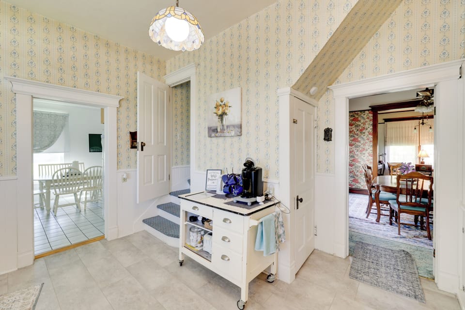 House (5 Bedrooms) | Interior