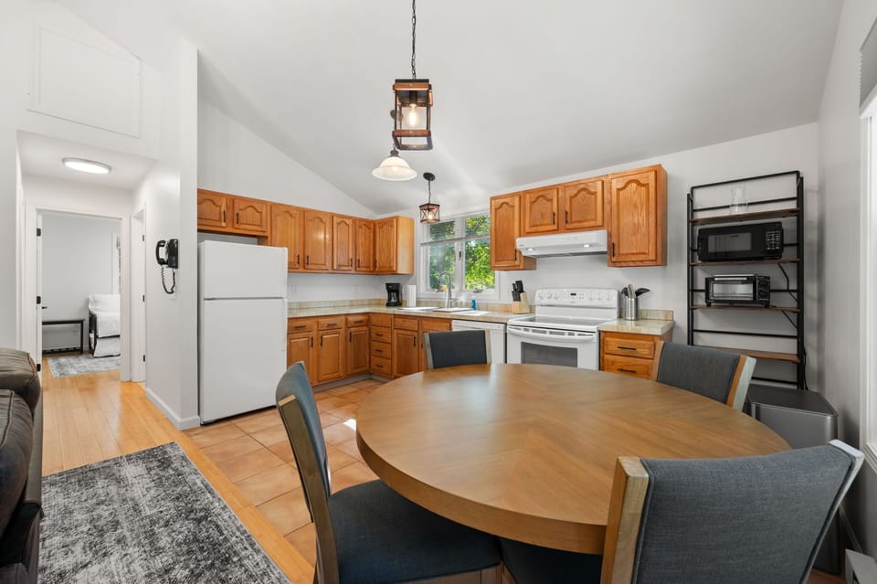 Kitchen and dining table