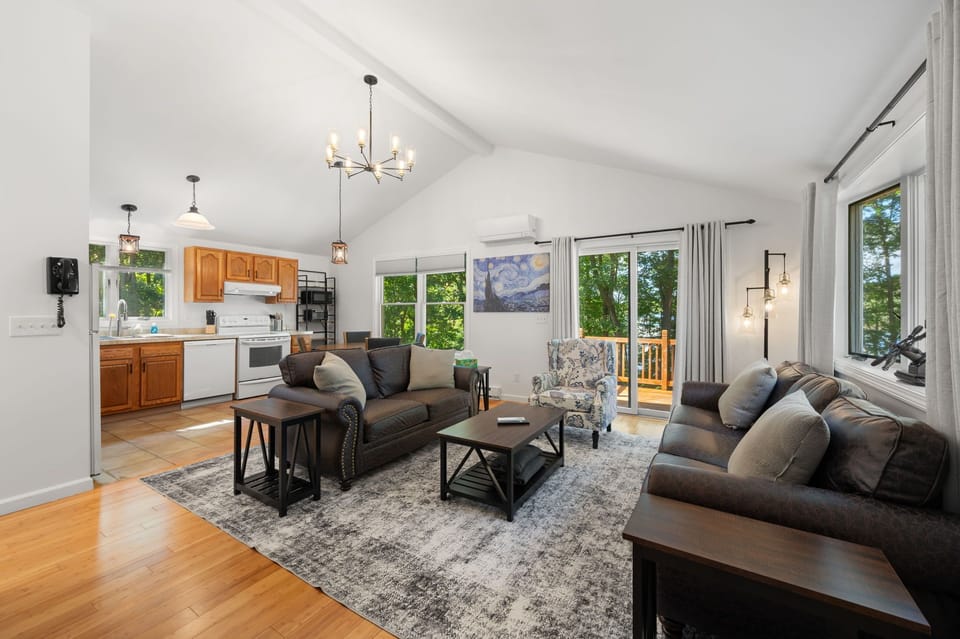 Spacious vaulted-ceiling living space!