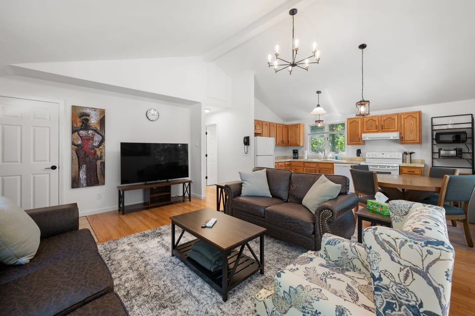 Spacious vaulted-ceiling living space!