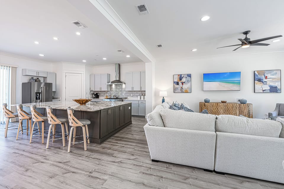 Kitchen & Living Area