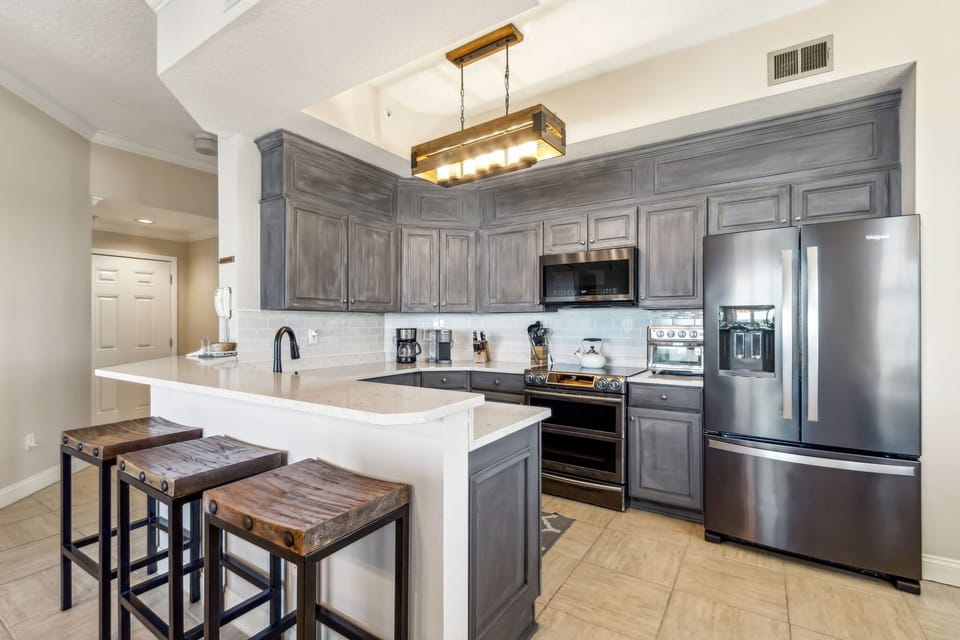 Condo, 3 Bedrooms | Private kitchen | Fridge, oven, coffee/tea maker