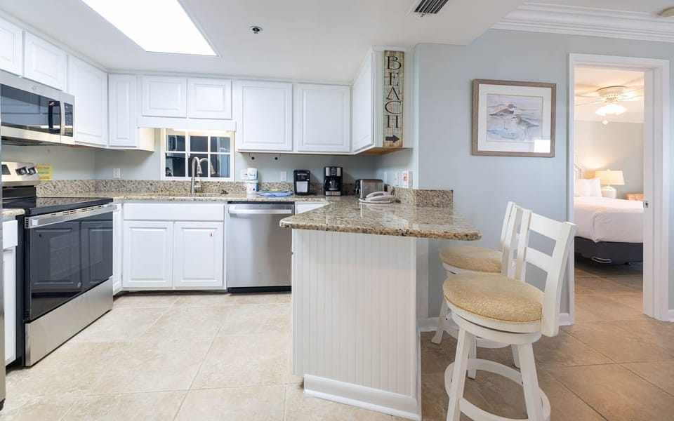 Condo, 2 Bedrooms | Private kitchen | Fridge, oven, coffee/tea maker