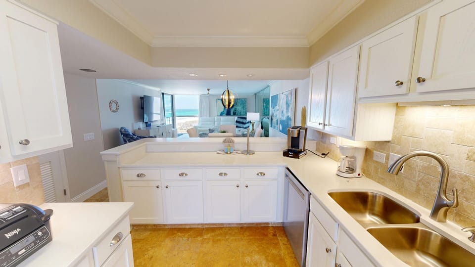 Condo, 2 Bedrooms | Private kitchen | Coffee/tea maker, fridge, oven, toaster