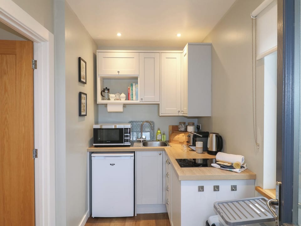 Cottage | Private kitchen | Cookware/dishes/utensils