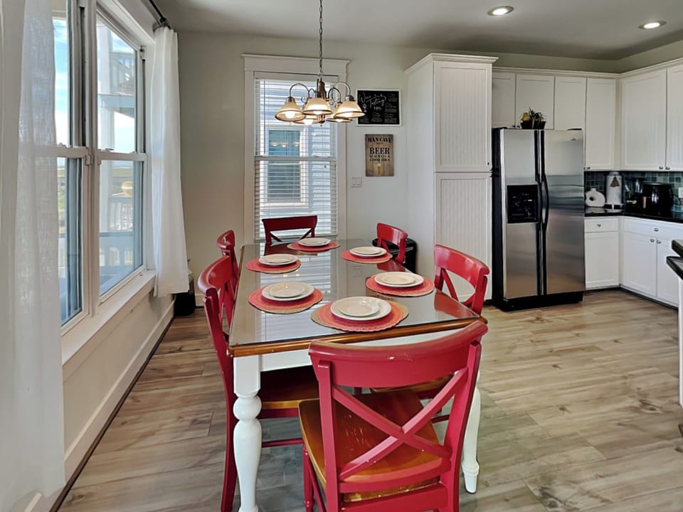 Dining Area - Seating For 6 - First Level