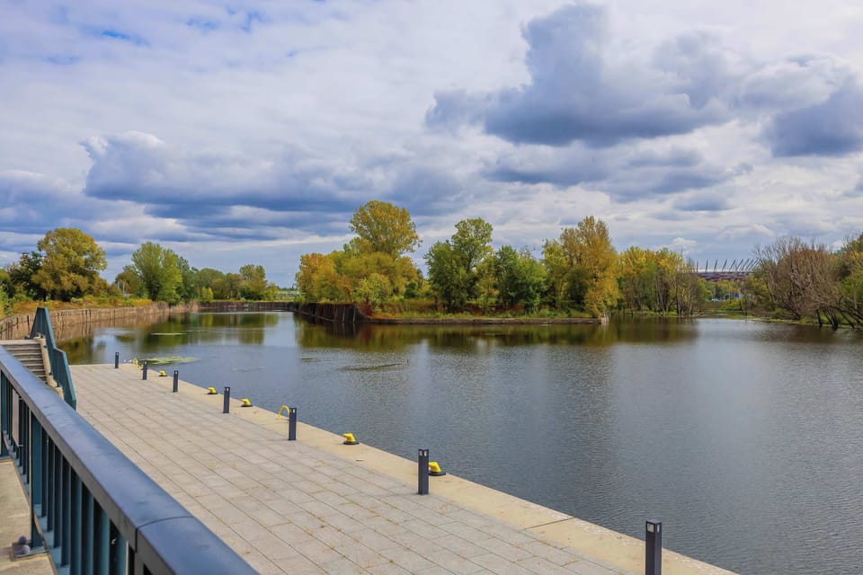 The riverside promenade invites you to enjoy the view of the water’s surface and a peaceful atmosphere just steps from home.