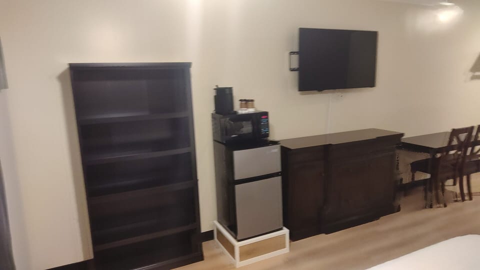 Standard Single Room, 2 Queen Beds, Non Smoking, Pets Not Allowed | Premium bedding, pillowtop beds, individually decorated