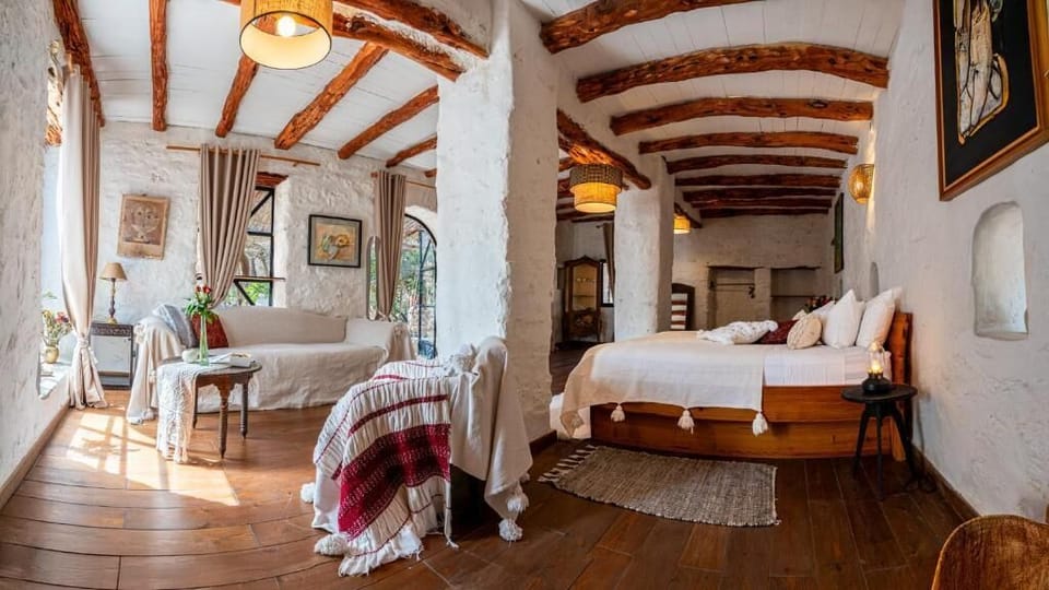 La Pluméria | Egyptian cotton sheets, premium bedding, pillowtop beds, in-room safe
