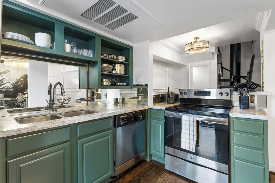 Kitchen: Fully equipped with modern appliances