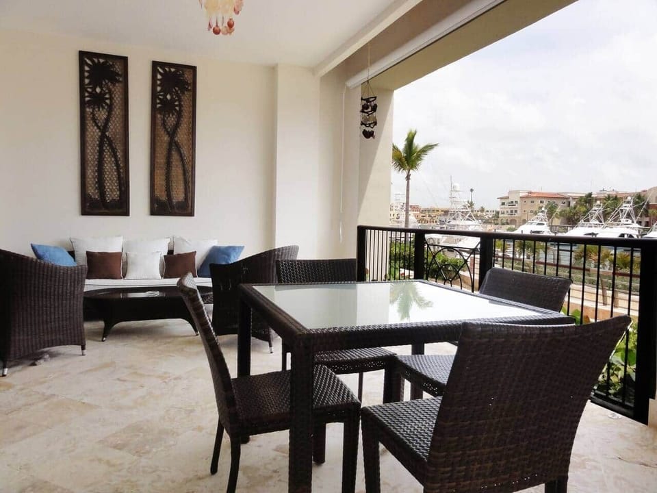 Spacious Terrace overlooking the marina