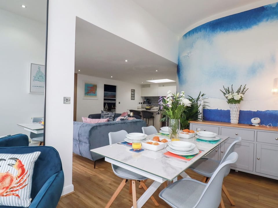 Cottage | Dining