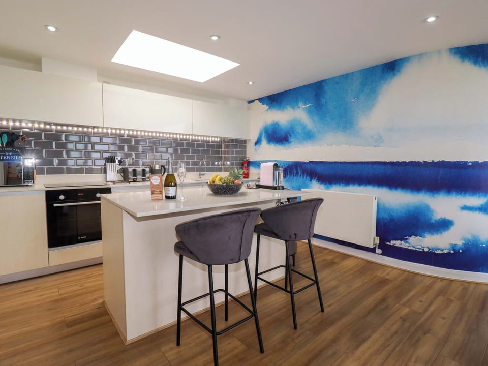Fridge, microwave, dishwasher, toaster