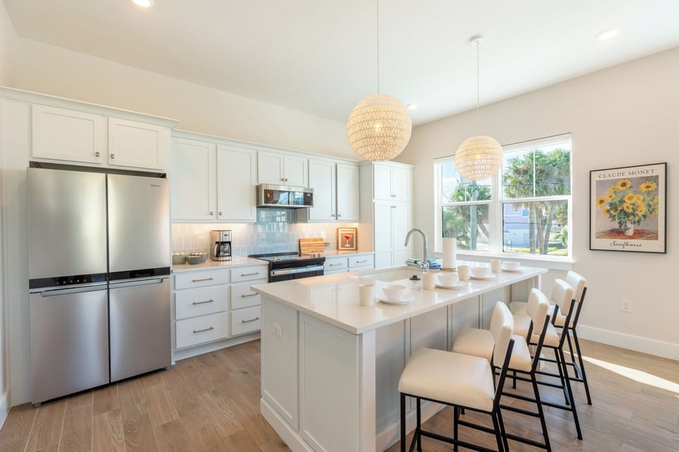 Cook up vacation favorites in this fully equipped kitchen.