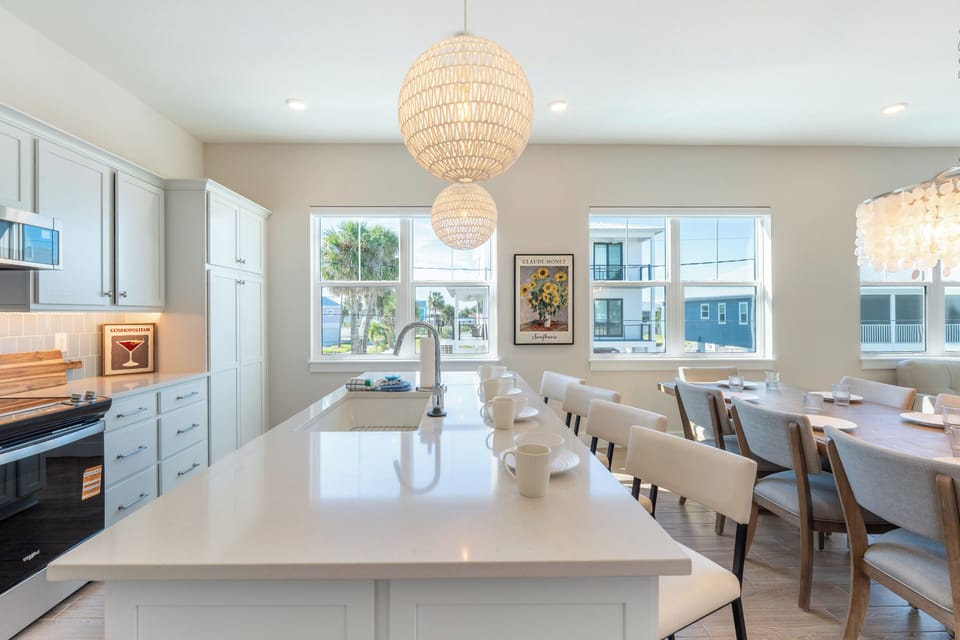 From coffee to cocktails, this kitchen has you covered.