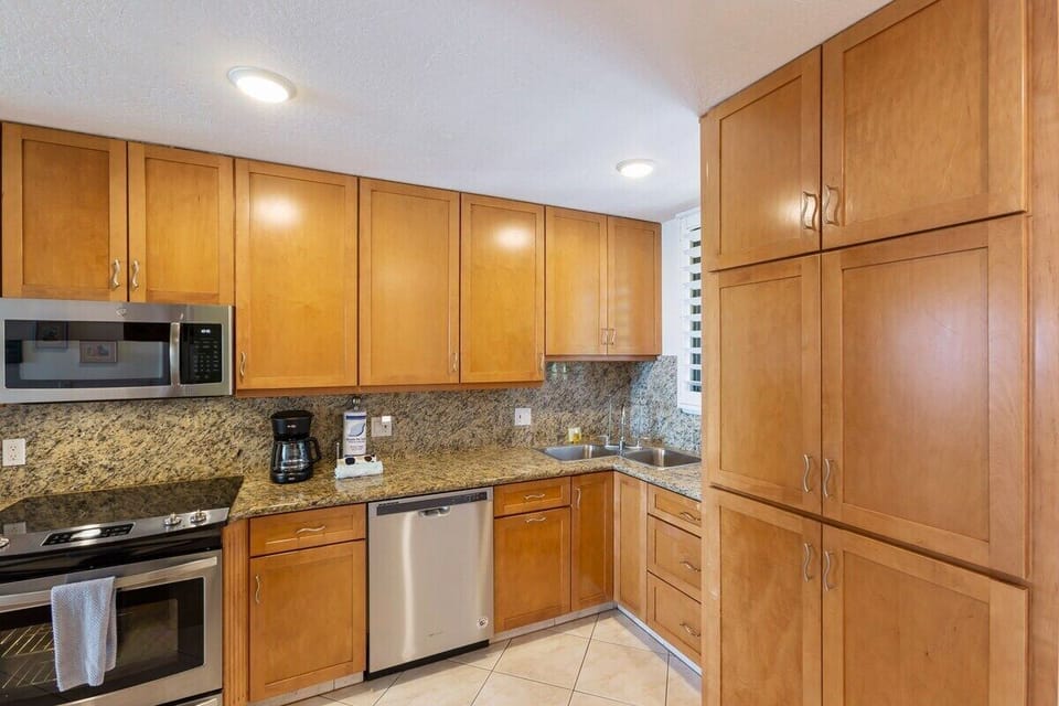 Kanai A Nalu 312 Kitchen