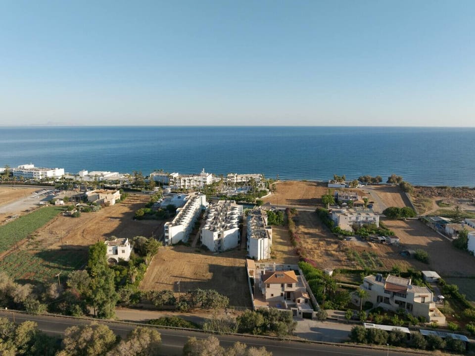 Fully renovated villa located just 10 minutes from Rethymno Town and less than 5 minutes from the beach.