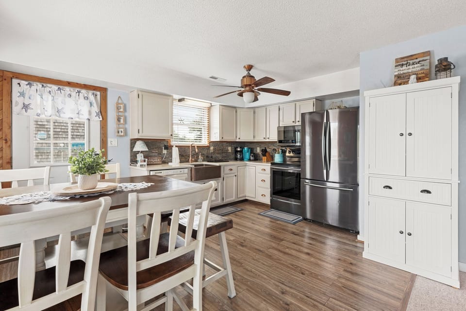 KDN9102: Field of Dreams | Mid Level Dining Area and Kitchen