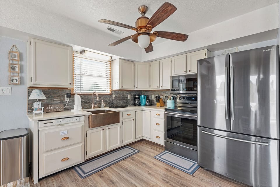 KDN9102: Field of Dreams | Mid Level Kitchen