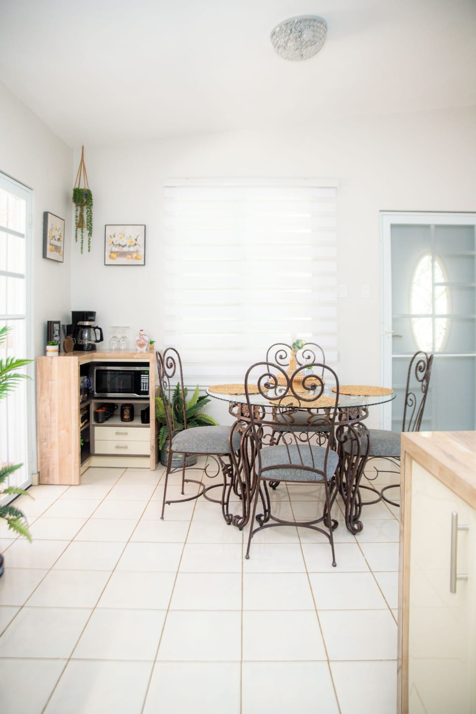 Family House, 3 Bedrooms | In-room dining
