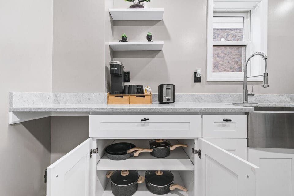 Cookware, Toaster, Coffee Machine