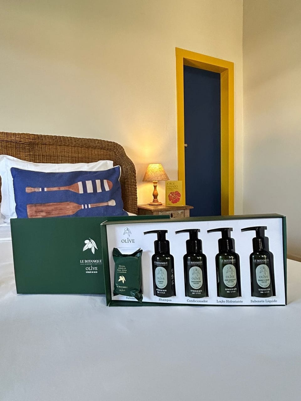 Deluxe Suite, Bathtub (Jorge Amado) | Minibar, blackout drapes, free WiFi, bed sheets