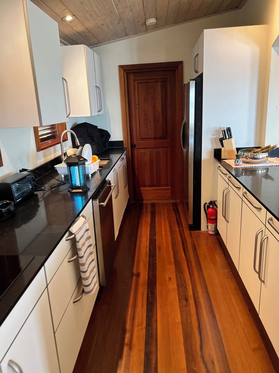 Suite, Bay View | Private kitchen | Microwave, oven, stovetop, electric kettle