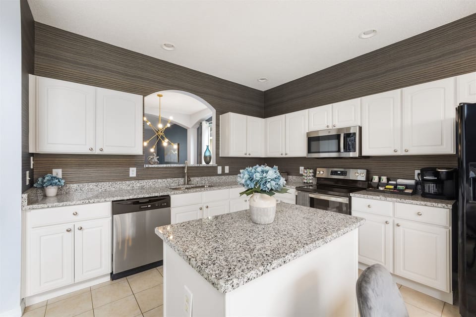 Spacious Kitchen with Modern Appliances