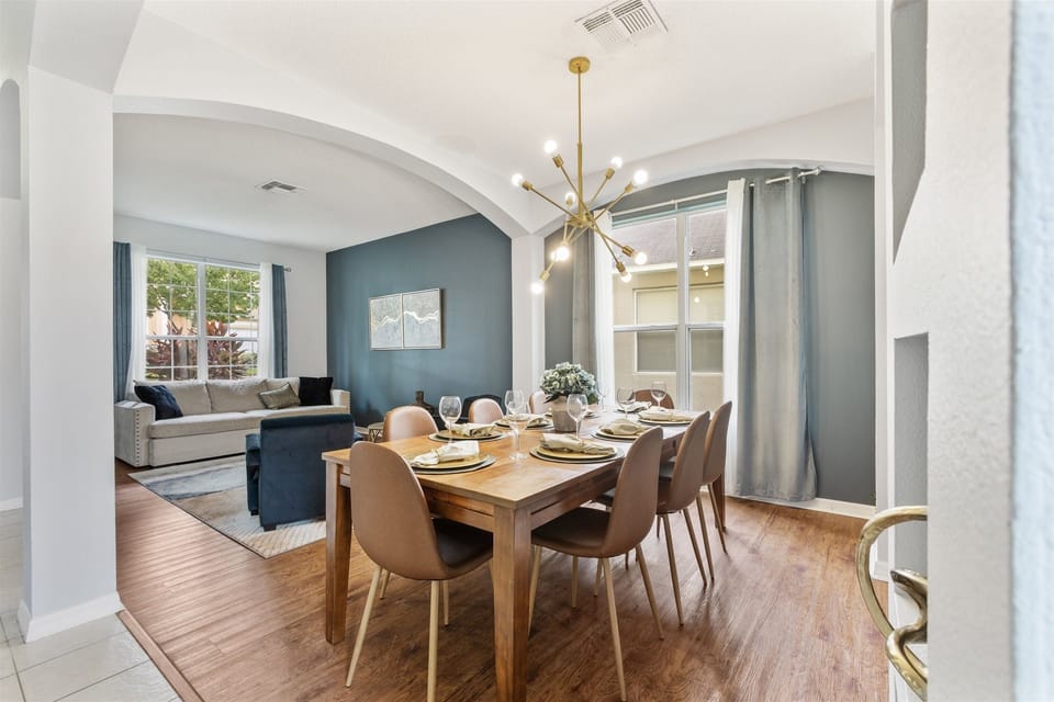 Dining Area that seats 8
