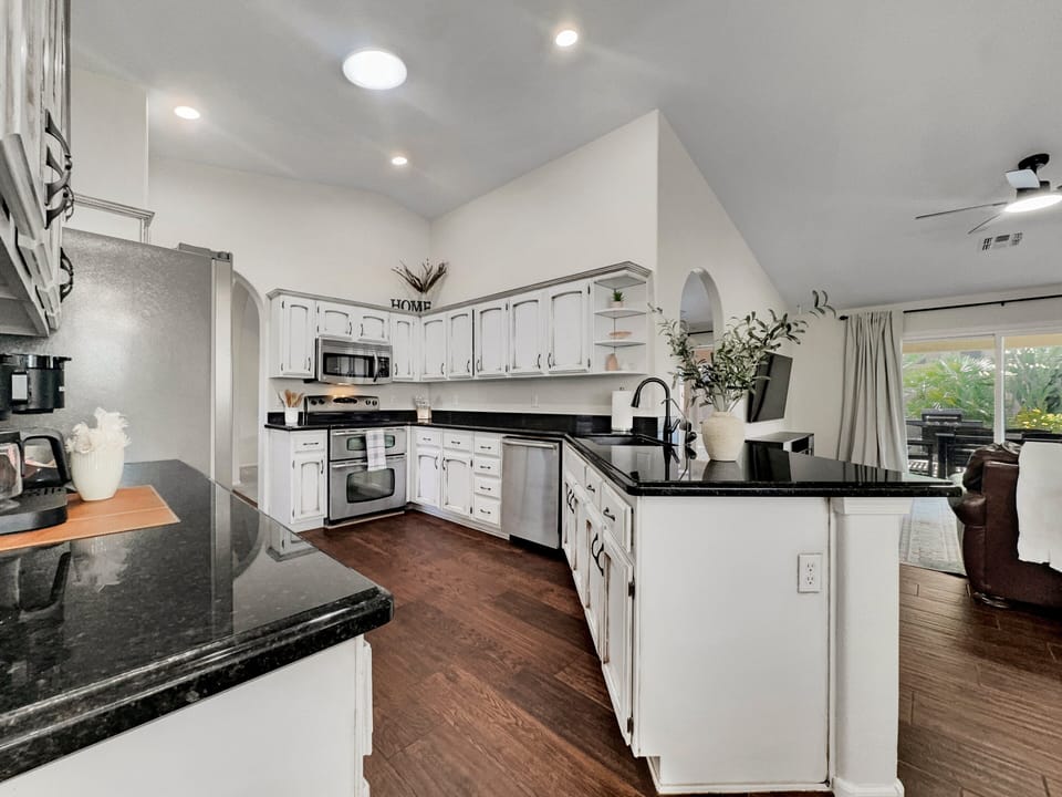 House, Multiple Beds, Pool Access, Garden View (Nacoma Sun Lakes) | Private kitchen