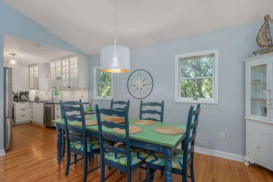 NH501: Calypso's Cove | Dining Area