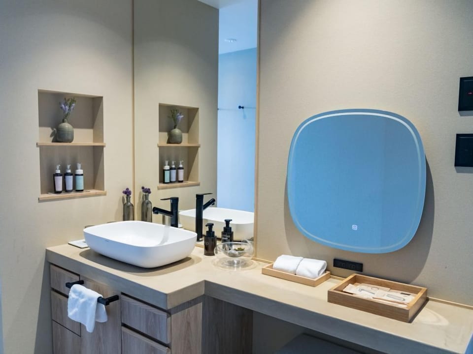 Hot Spring Suite, Non Smoking | Bathroom | Combined shower/tub, deep soaking tub, free toiletries, hair dryer