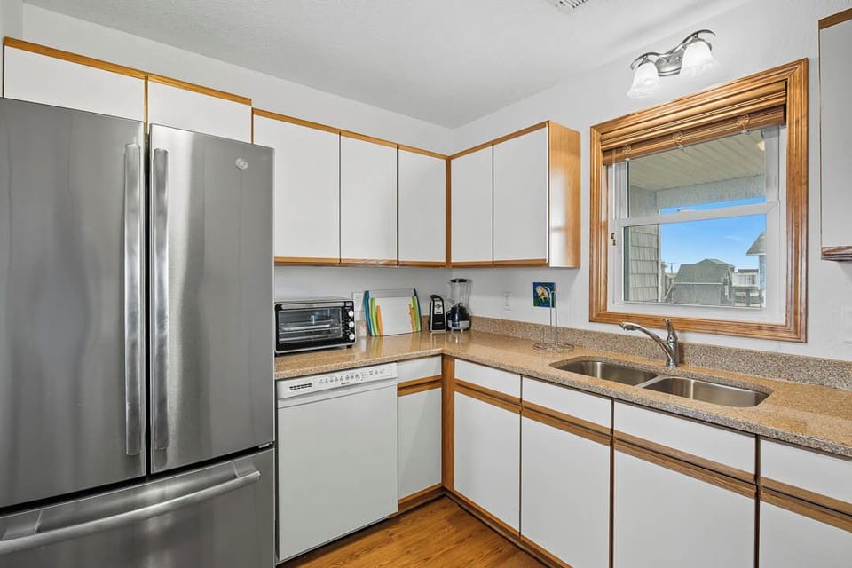 Top-Level Kitchen with Bar (seats 2)