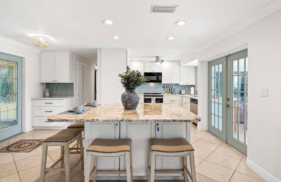 Kitchen Island is Great for Entertainment