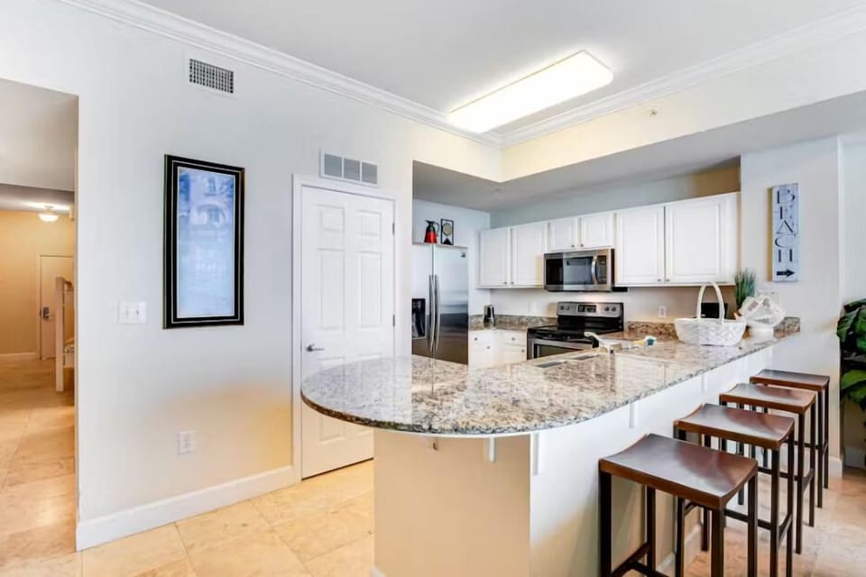 Condo, 1 King Bed with Sofa bed (Tidewater 3006) | Private kitchen | Oven, cookware/dishes/utensils
