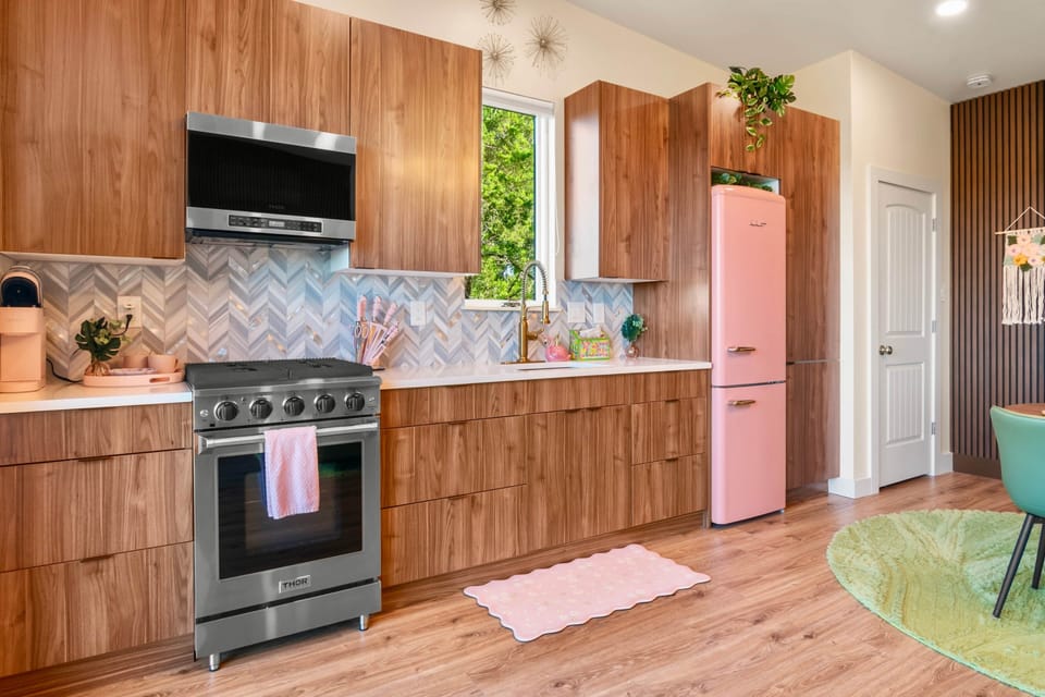 Gourmet kitchen with gas cooktop