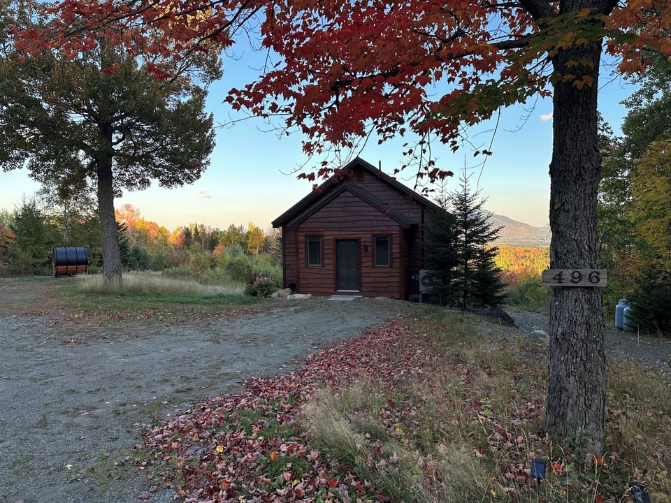 Newly renovated mountain cabin with sweeping views