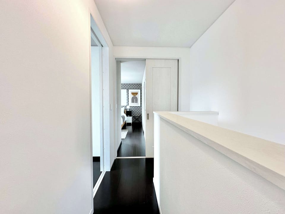 Second floors , access to the 2 bedrooms