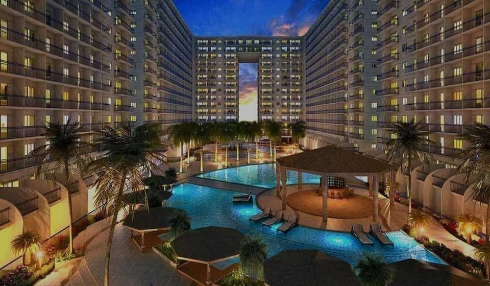 2 outdoor pools