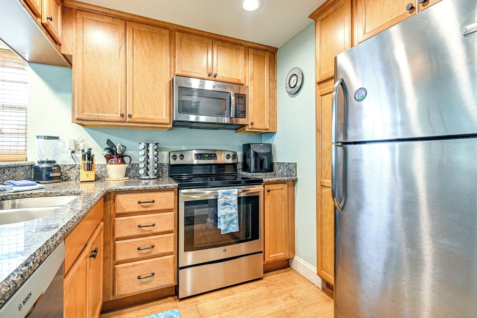 Kitchen | 1st Floor | Air Fryer | Blender | Cooking Basics