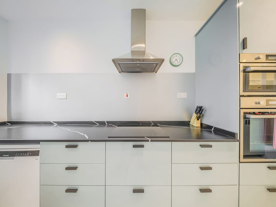 Deluxe Apartment, Balcony, City View | Private kitchen | Espresso maker, electric kettle