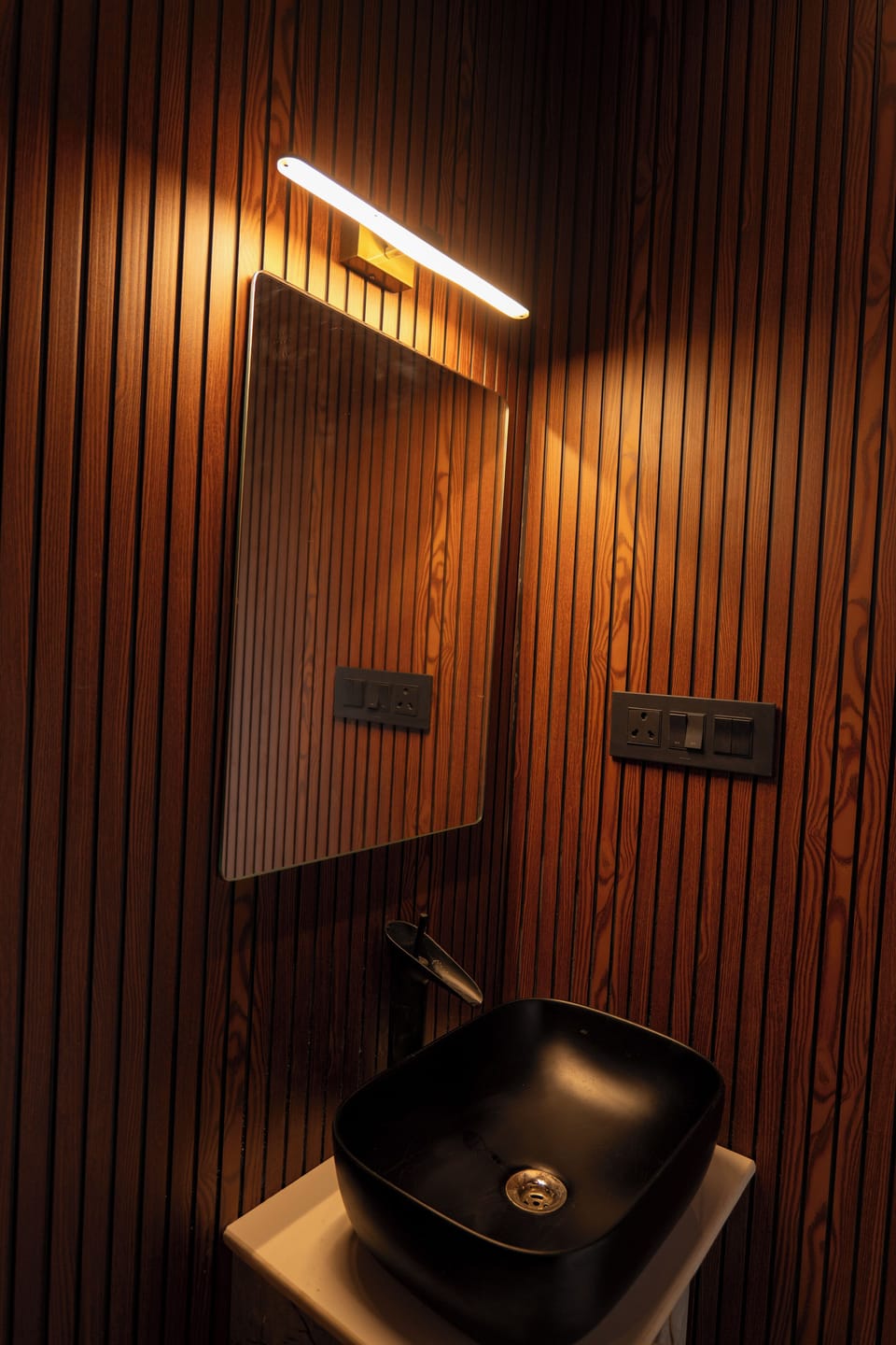 Tree House | Bathroom | Shower, hair dryer, towels, soap
