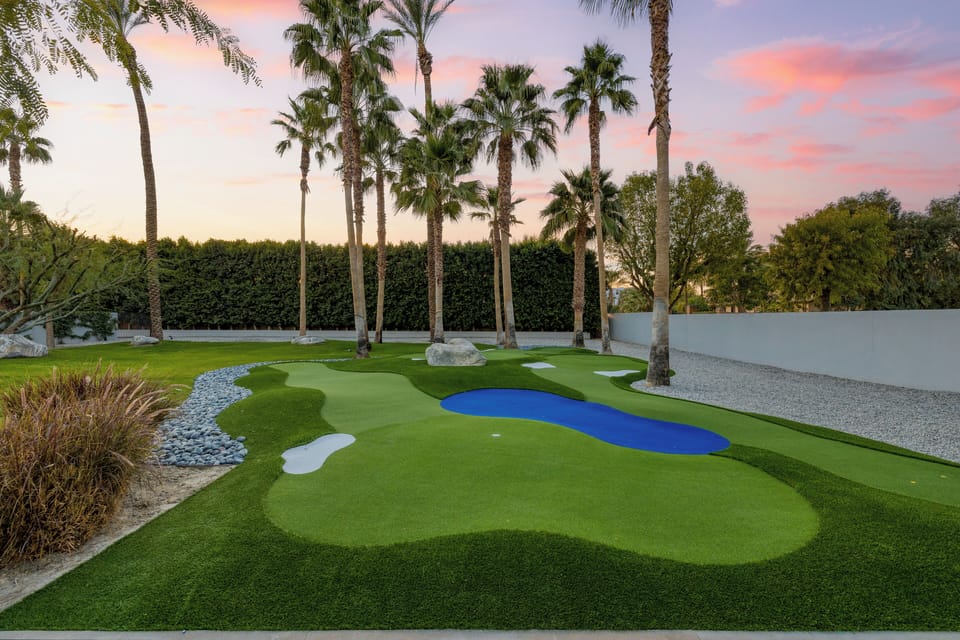 Private putting green to perfect your swing! (Polo Villa 6)