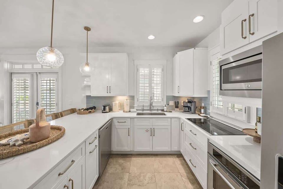 Fully equipped kitchen.