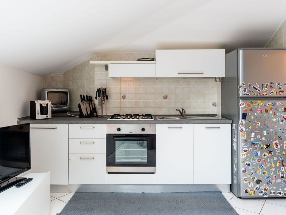 Kitchen, Kitchen Appliance, Major Appliance, Countertop, Interior Design, Wood, Flooring, Furniture, Floor, Cabinetry